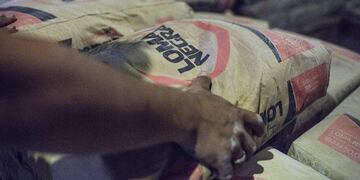 Las bolsas de cemento fueron robadas por los obreros\u002E