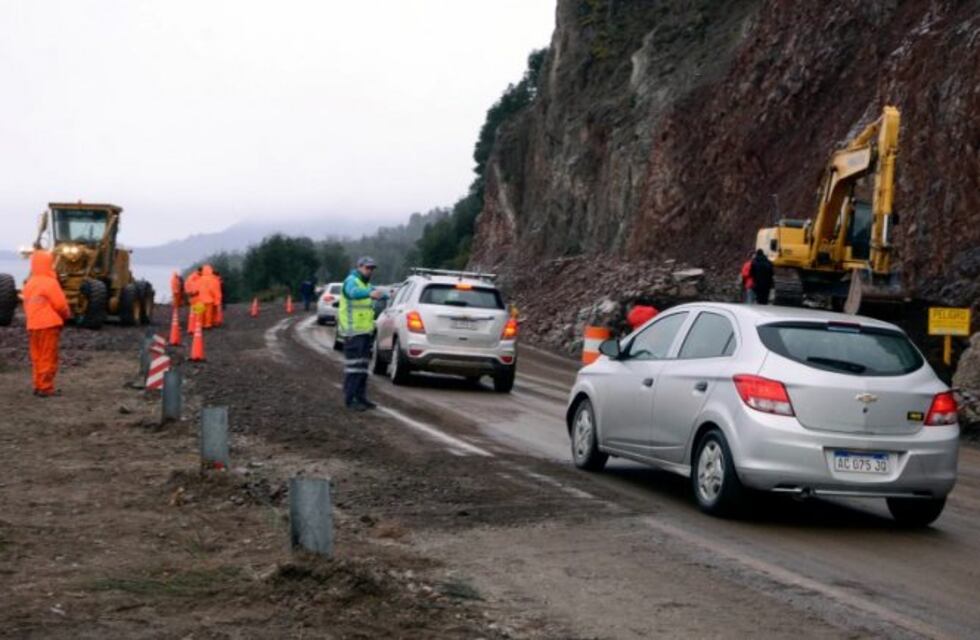 Continúan las refacciones sobre el talud de la ruta 40