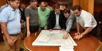 Bergman, junto a Ritondo en Bahu00eda Blanca para supervisar el accionar. (DyN)