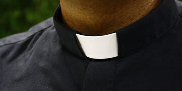 Un estafador se hace pasar por cura y pide plata por sus bendiciones