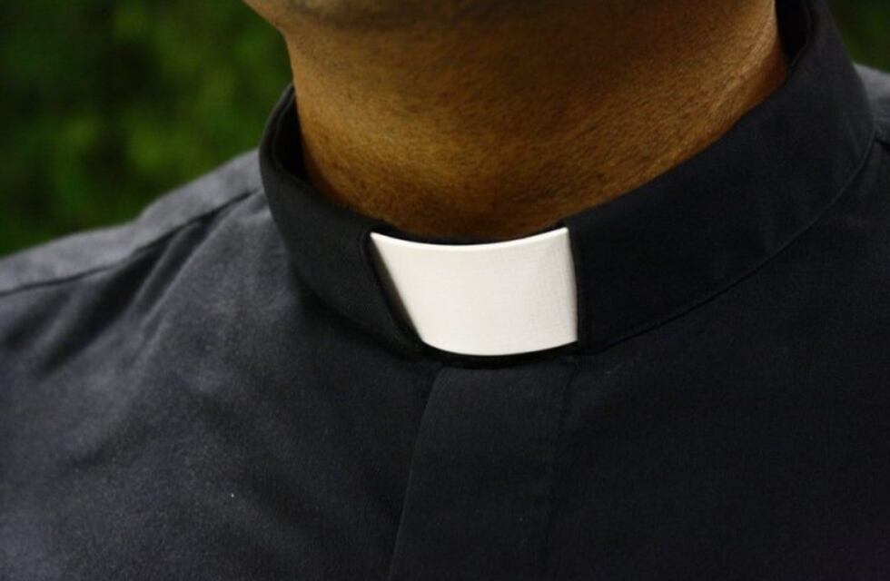 Un estafador se hace pasar por cura y pide plata por sus bendiciones