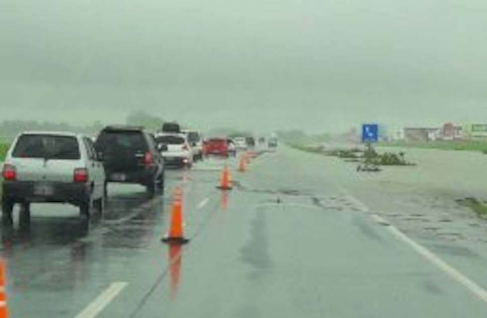 El temporal generó cortes totales en dos rutas y demoras sobre la autopista Rosario-Buenos Aires