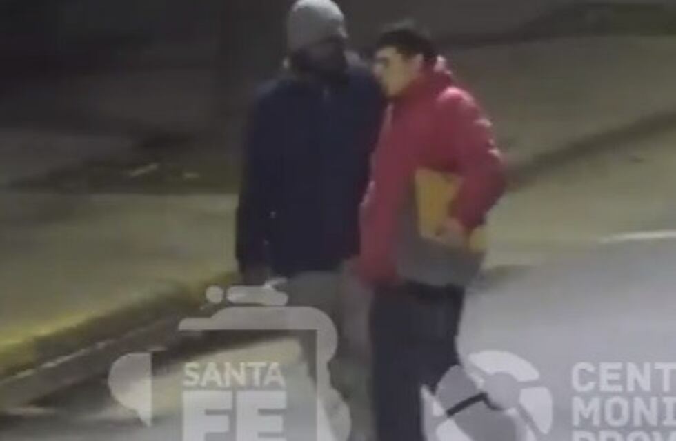 Un video muestra la detención de ladrones que robaron un local de comidas en pleno centro