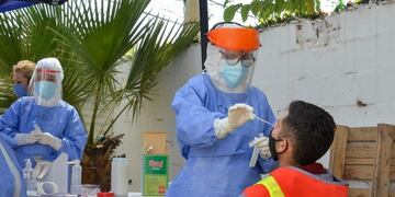 Los testeos e hisopados continúan realizándose en los centros hospitalarios. SI San Juan