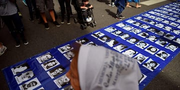 En el dia de la memoria miles personas marchan a Plaza Mayo pidiendo VERDAD JUSTICIA\u002E\r\nMembers of the Madres de Plaza de Mayo and Abuelas de Plaza de Mayo human rights organizations -joined by thousands of demonstrators- carry a large banner with portraits of people disappeared during the 1976-1983 military dictatorship, during a gathering to commemorate the 42th anniversary of the 1976 coup, along Mayo Avenue in Buenos Aires on March 24, 2018\u002E \r\nAbout 30,000 people went missing after being arrested during the right-wing military regime that ruled Argentina from 1976 to 1983, according to Human Rights organizations\u002E Many of those abducted were accused of being leftist sympathizers or deemed subversive by the regime\u002E / AFP PHOTO / EITAN ABRAMOVICH buenos aires dia de la memoria marcha por la Memoria Verdad y Justicia conmemoracion 42° aniversario del Golpe de Estado de 1976 ceremonia acto en Plaza de Mayo
