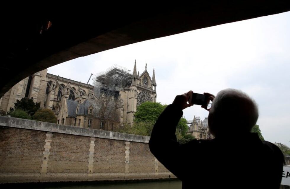 La historia del fueguino que visitaba la catedral de Notre Dame y salió minutos antes del voraz incendio