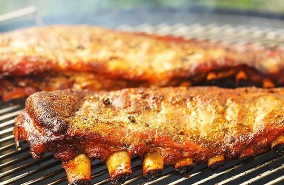 Entró por un aperitivo y le robaron el asado de costilla