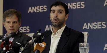 DYN210, BUENOS AIRES 30/06/2016, EL DIRECTOR EJECUTIVO DEL ANSES, EMILIO BASAVILBASO, DURANTE LA CONFERENCIA DE PRENSA OFRECIDA ESTA MAÑANA\u002E FOTO: DYN/ALBERTO RAGGIO\u002E buenos aires emilio basavilbaso director ejecutivo del anses conferencia de prensa