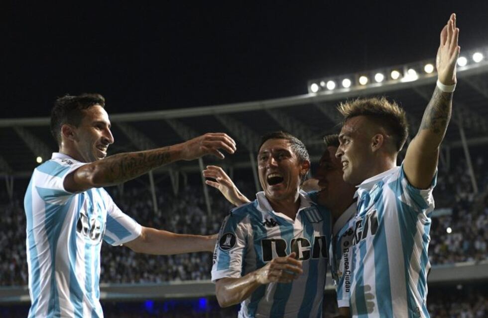 Racing venció 2-1 a Vélez y sigue en racha