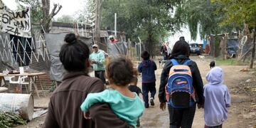 Vulnerables\u002E Hay miles de familias cordobesas que subsisten en condiciones estructurales muy deficientes\u002E