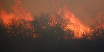 Reinició el fuego en Ongamira\u002E