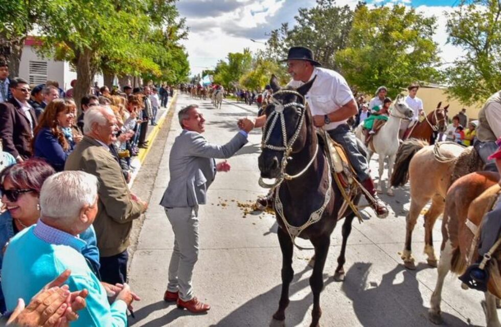 Arcioni pidió no dividir a la provincia "en regionalismos"