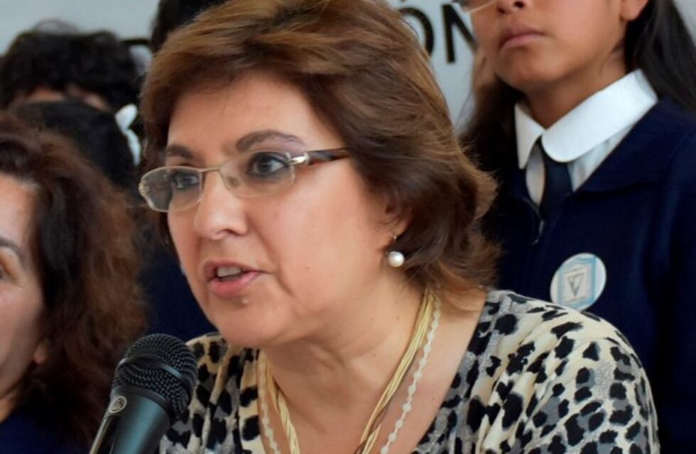 Calsina prometió "decisiones severas" en el caso de la auxiliar docente