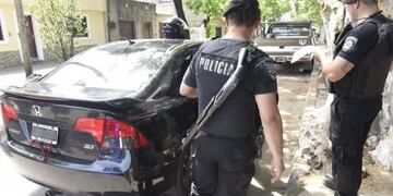 Un policía fue detenido por el intento de robo de un automovilista\u002E (La Capital)