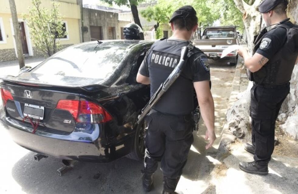Detienen a un policía y a dos cómplices por la persecución e intento de robo de un automovilista
