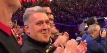 El entrenador no pudo ocultar su reacción antes del inicio del encuentro\u002E (@estigarribiapy)