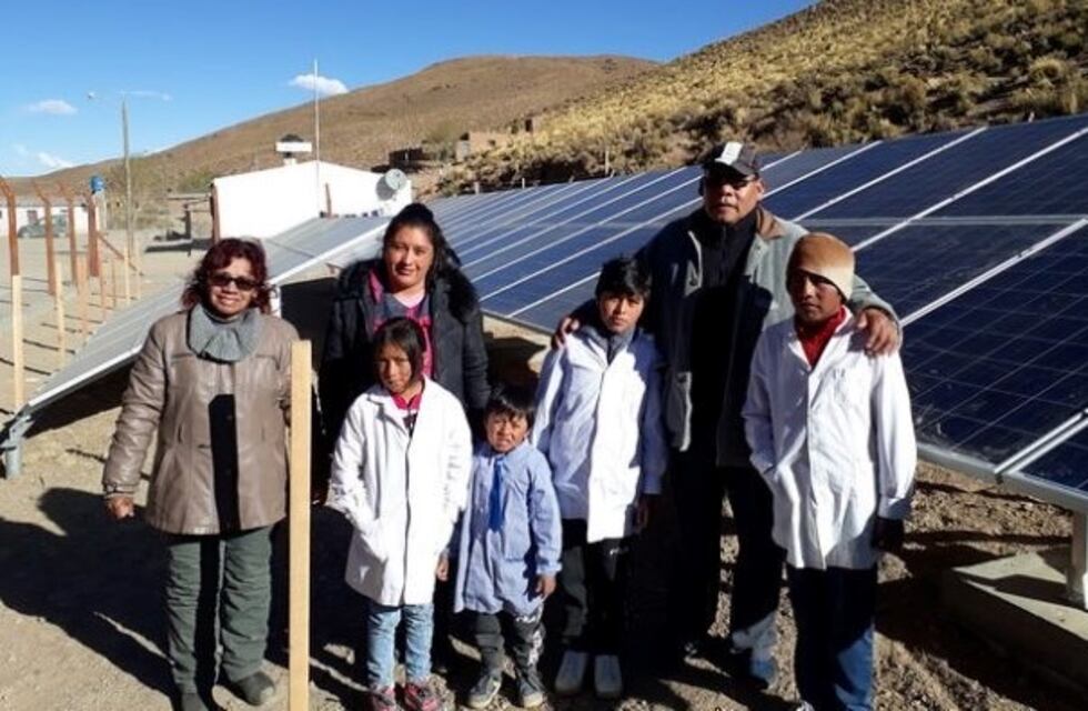 Energía solar las 24 horas para 13 familias y una escuela en la Puna