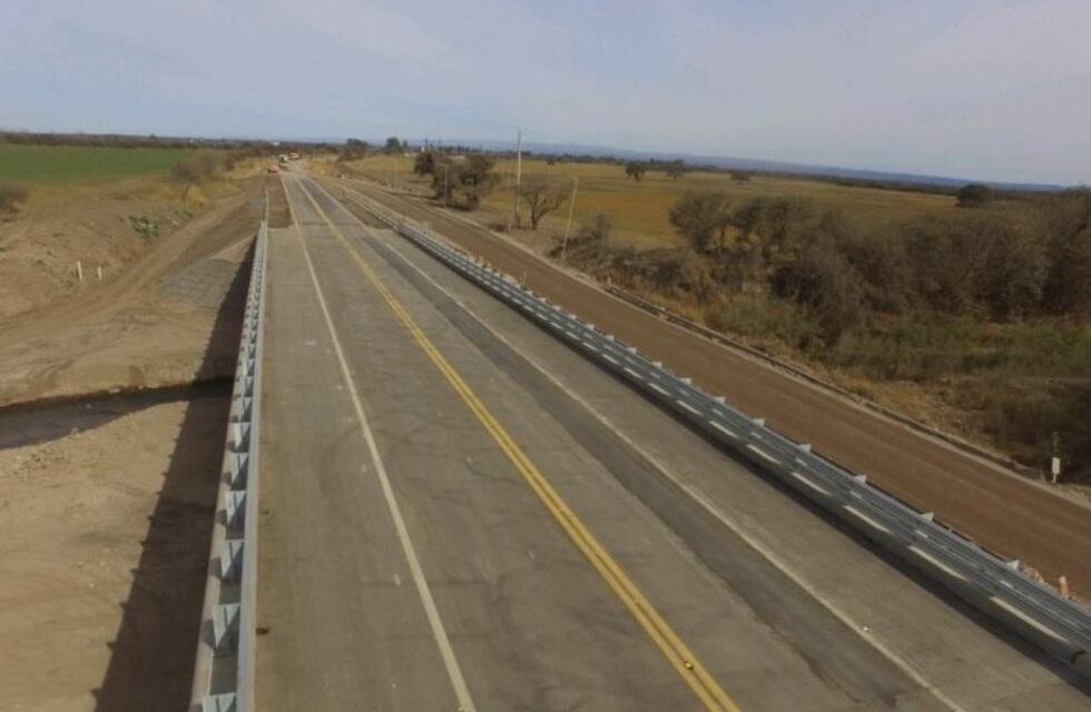 Inauguran puente que conecta localidades del norte cordobés