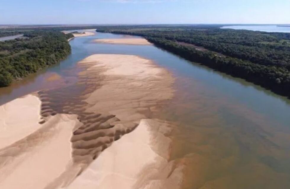 A la bajante del río Paraná se le suma un conflicto con portuarios