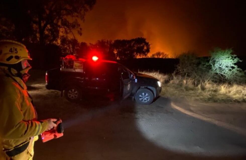 Incendios en Córdoba: no logran sofocar el foco en el sur provincial