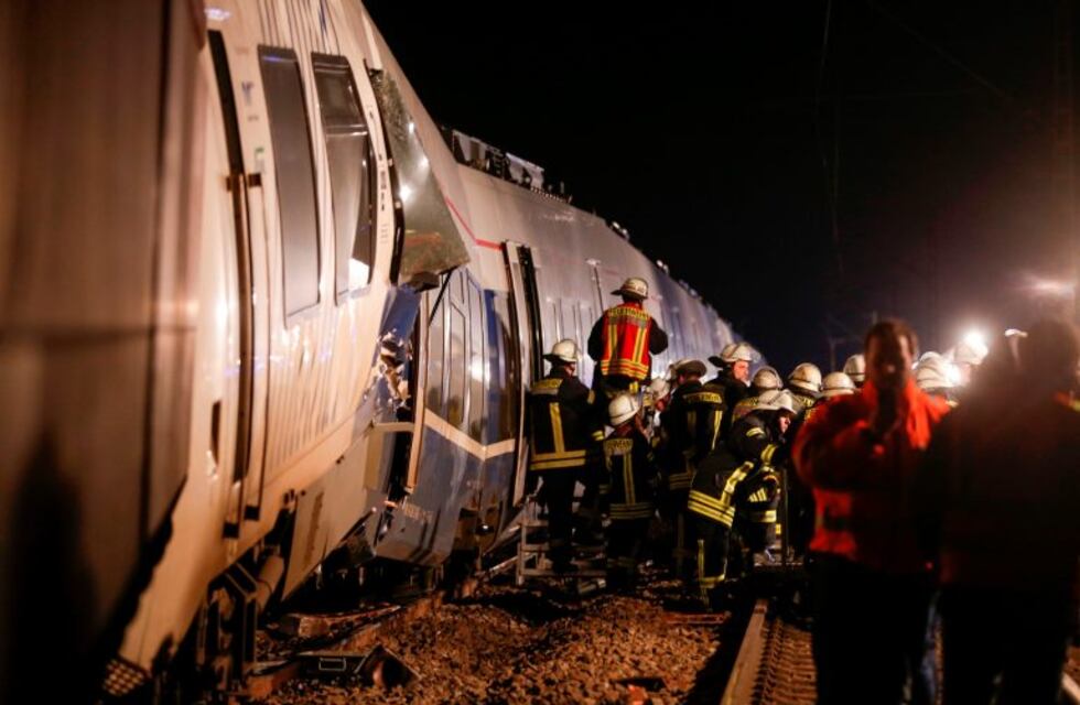 Unas 50 personas resultaron heridas en un choque de trenes en Alemania