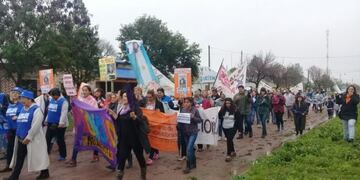 La manifestación en el norte provincial no aflojó a pesar de la lluvia\u002E (Prensa Mercedes Meier)