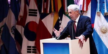 El escritor peruano Mario Vargas Llosa, durante su discurso en la sesión inaugural del VIII Congreso Internacional de la Lengua Española (CILE)\u002E
