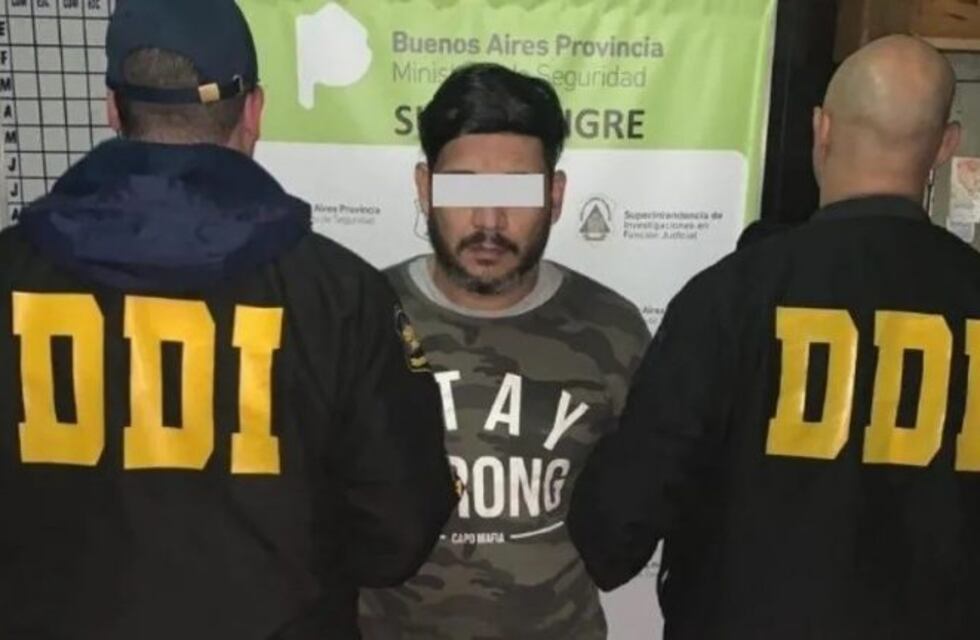 Detuvieron a un remisero por violar a una chica después de que su novio se bajara del auto