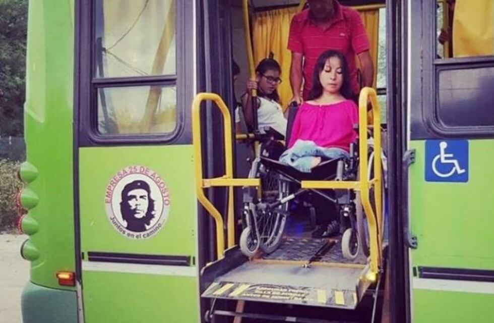 Hay más colectivos con rampas que permiten el ingreso de personas con movilidad reducida
