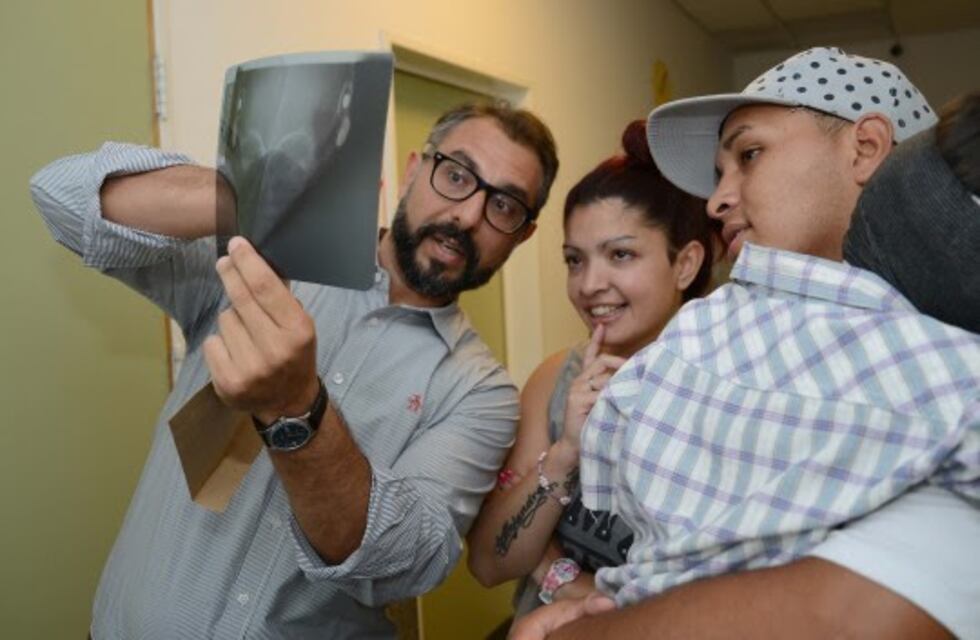 Por primera vez realizaron un implante bilateral coclear a un chico de tres años