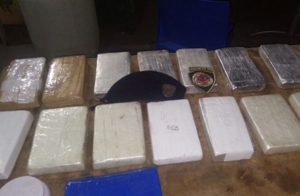 Un auto abandonado en una cochera con 23 kilos de cocaína