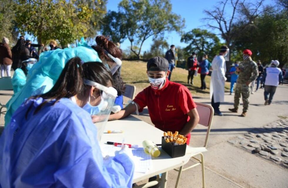 Descartan posibilidad de retroceder de fase por brotes de coronavirus en Córdoba