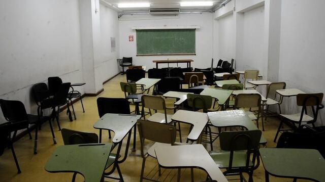 DYN06, LA PLATA, 05/03/2017, DOCENTES DE LAS ESCUELAS Pu00daBLICAS DE TODO EL PAu00cdS, INCLUIDOS VARIOS GREMIOS QUE YA ACEPTARON SUBAS SALARIALES, INICIARu00c1N MAu00d1ANA UN PARO DE DOS Du00cdAS QUE IMPEDIRu00c1 EL COMIENZO NORMAL DE CLASES EN RECLAMO DE PARITARIAS NACIONALESFOTO:DYN/ARCHIVO/SALVADOR SANTIAGO.
