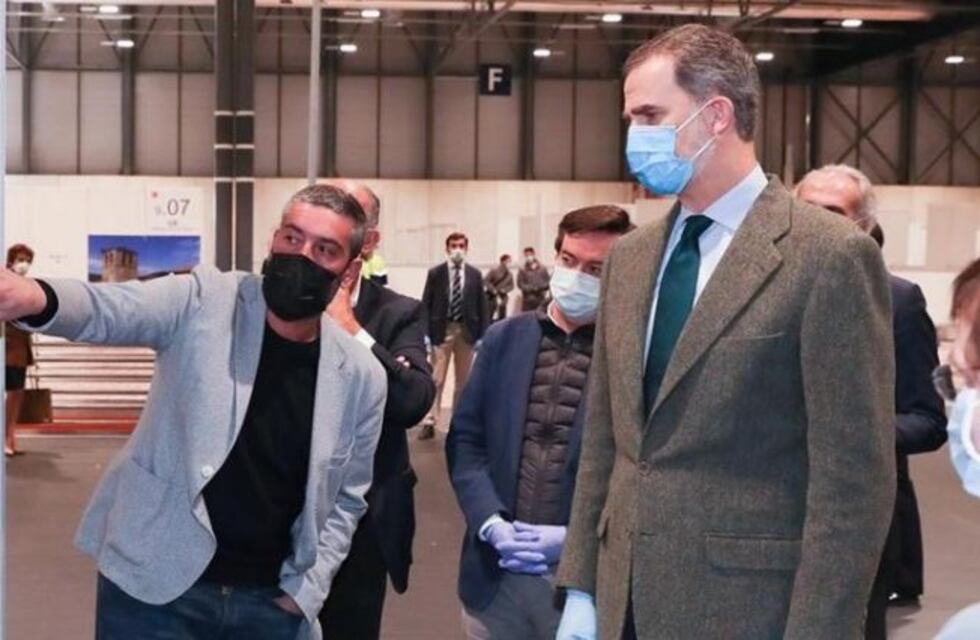 La imagen del rey Felipe en un hospital que generó indignación