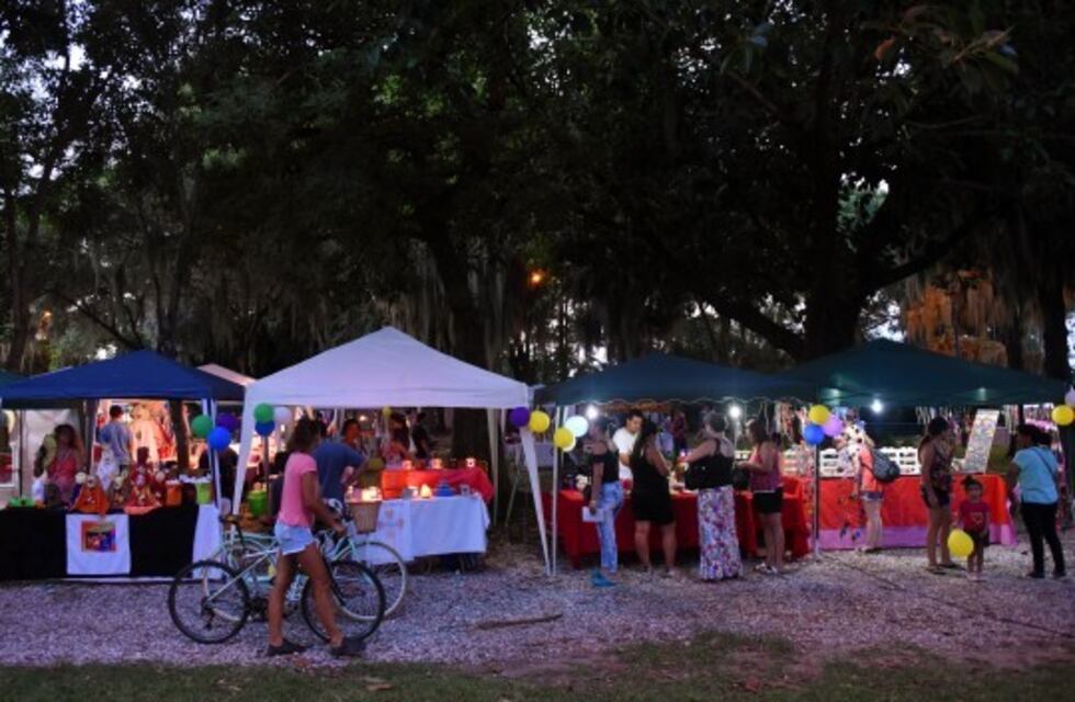 ¿Compras para el arbolito? La Feria de Costa Alta regresa a su tradicional espacio al lado del río
