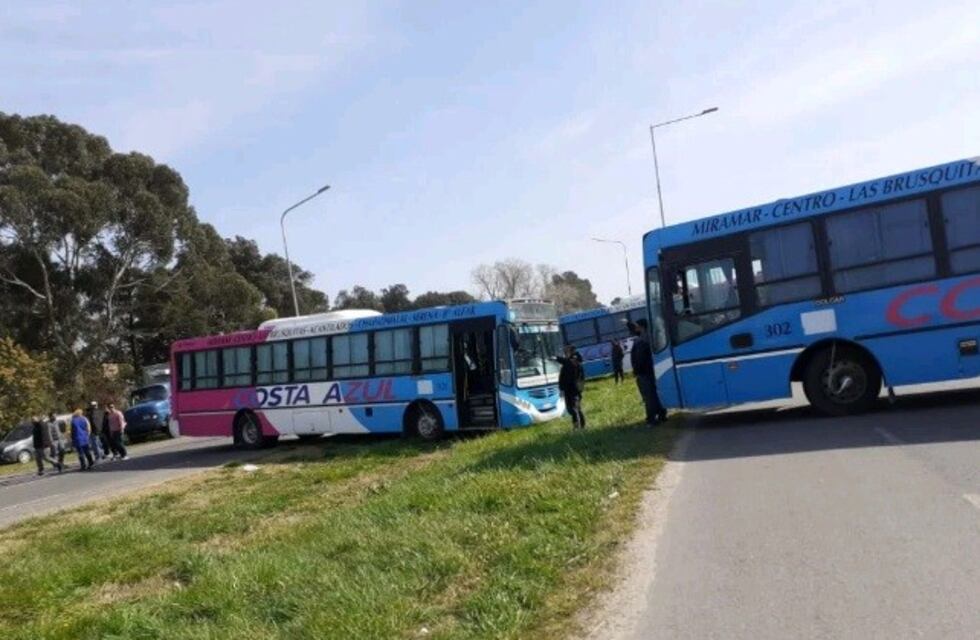 Choferes de media distancia realizaron un corte en la Ruta 2