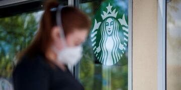 Starbucks cierra 7 locales en el país\u002E