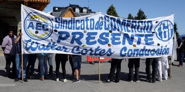 Trabajadores realizaron reclamos en el Centro Cívico de Bariloche