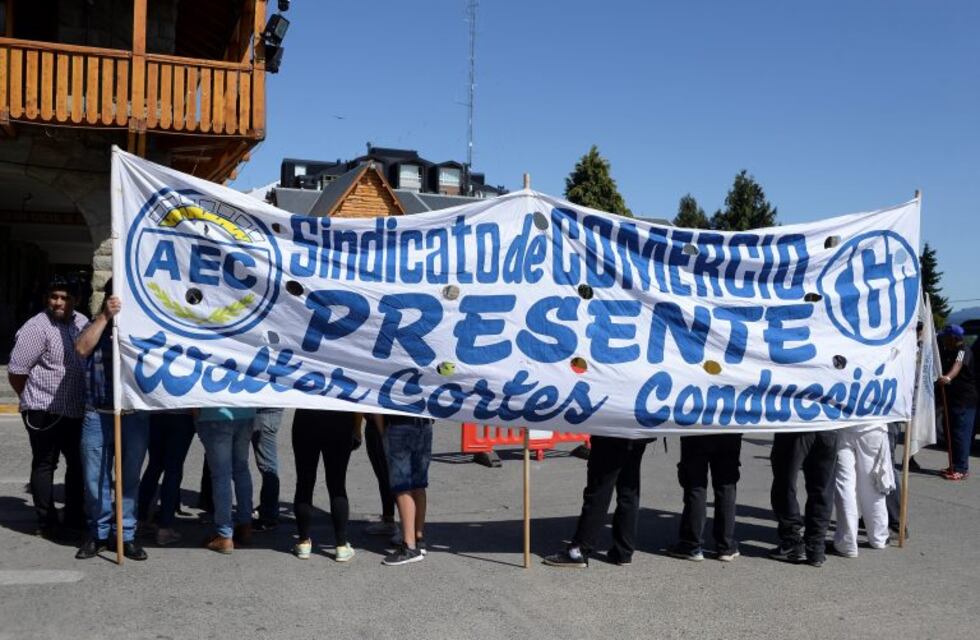 Trabajadores realizaron reclamos en el Centro Cívico de Bariloche