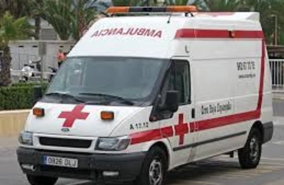 El Hospital "Abel Ayerza" compró una ambulancia
