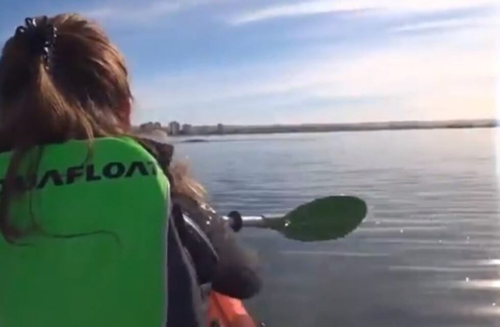 Buscan intensamente a un adolescente que hacía kayak en el Dique Luján