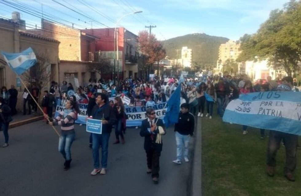 Salta: una nueva marcha contra el aborto tuvo lugar en apoyo al médico Rodríguez Lastra