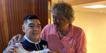 El ídolo charrúa conoció a Diego Armando Maradona meses antes del robo en el que lo mataron\u002E