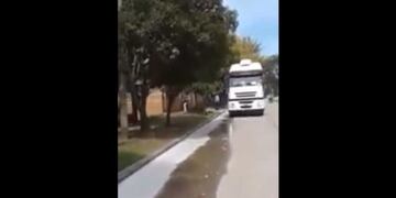 Salta: volcó un camión de cervezas y en pocos minutos se llevaron su carga