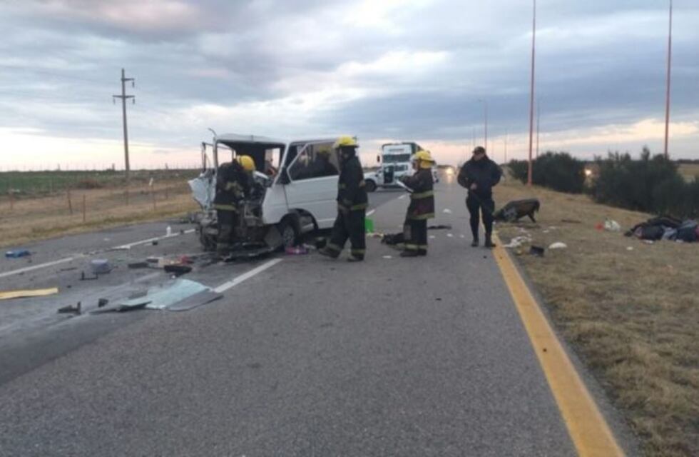 Una Traffic impactó desde atrás a un camión: hay siete heridos