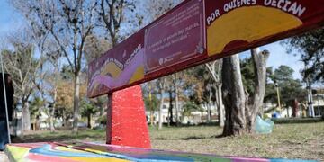 Palpalá tiene un Banco Rojo, símbolo de la lucha contra el femicidio\u002E