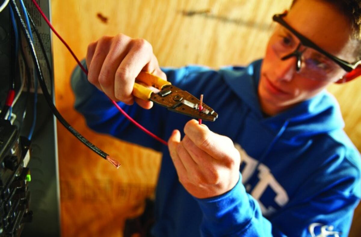 Dictarán un curso de electricidad domiciliaria