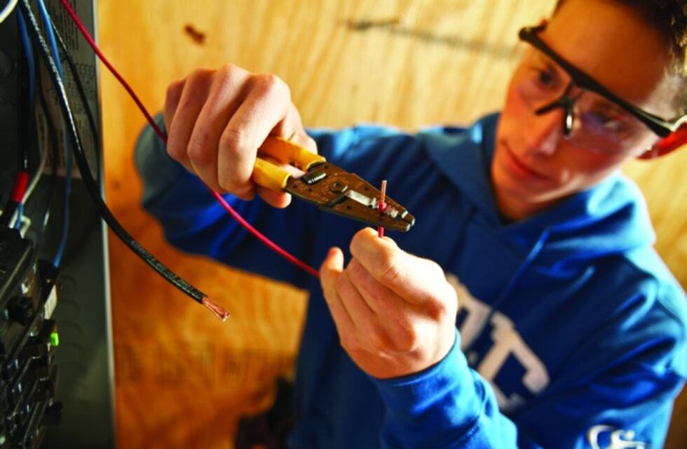 Dictarán un curso de electricidad domiciliaria