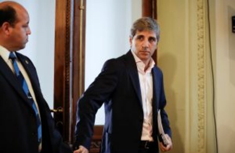 Caputo comienza el lunes la gira para colocar hasta u$s 7.000 millones en títulos de deuda en el extranjero y la plaza local