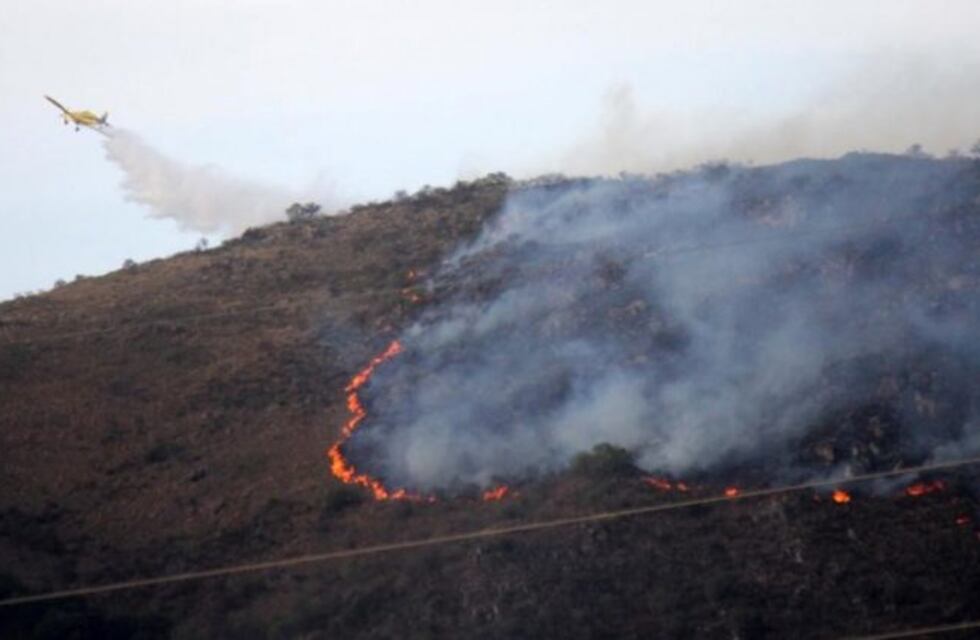 Incesante pelea de los Bomberos contra los incendios